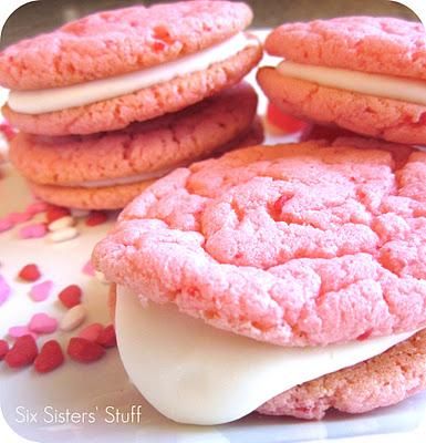 Strawberry Valentine Oreo Cookies Recipe | Key Ingredient Juice Newton, Oreo Cookie Recipes, Cookie Crumble, Strawberry Almond, Strawberry Cake Mix, Pink Cookies, Whoopie Pie, Mince Pie, Six Sisters