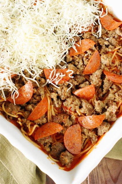 Easy Pizza Spaghetti Bake Image Spaghetti Bake, Pizza Spaghetti, Spaghetti Pizza, Tortellini Recipes, Interesting Recipes, Pizza Recipes Homemade, Hamburger Recipes, Baked Spaghetti, Easy Pizza