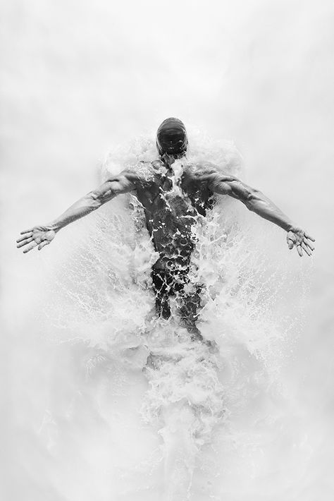 Swimming Photography, Its A Mans World, Sport Photography, Foto Art, Mans World, Jolie Photo, Sports Photography, 인물 사진, Black And White Photographs