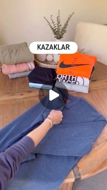 How To Fold A Sweatshirt To Save Space, Best Folding Technique Clothes, Folding Sweatshirts To Save Space, Folding Long Sleeves, How To Fold A Cardigan, Folding Jumpers, Pliage Pull, Folding Sweatshirts, Fold A Sweatshirt