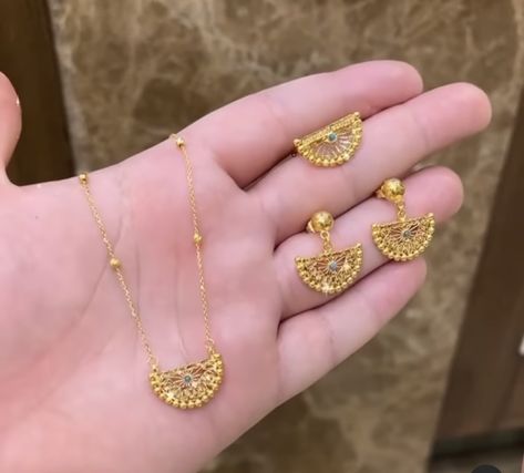 Arabic Jwellary Design, New Jwellary Design, Arabic Jewelry Traditional Gold, Arab Gold Earrings, Arabic Gold Necklace Designs, Pendent Designs Gold, Arab Gold Jewelry, Arabic Gold Jewelry, Pendant Set Gold