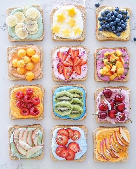 Yogurt griego Different Types Of Food, Healthy Toast, Resep Diet Sehat, Resep Smoothie, Resep Diet, Idee Pasto, Toast Toppings, Makanan Diet, Breakfast Toast