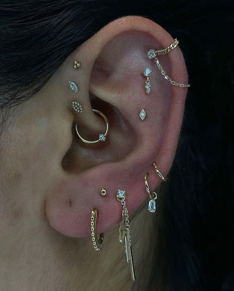 Ušný Piercing, Constellation Piercings, Medusa Piercing, Cool Ear Piercings, Pretty Ear Piercings, Cool Piercings, Cute Ear Piercings, Ear Style, Cute Piercings