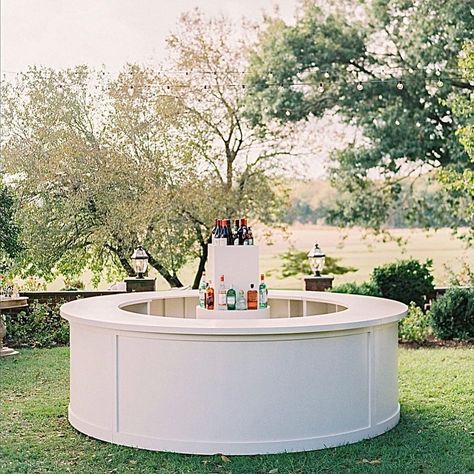 White Glove Rentals on Instagram: “Our perfect circle ⭕️ is the Kennedy Circular Bar. #thirstythursday ⠀ Planning/Design: @adrianamevents Photo: @jenhuangphoto Rentals:…” Circular Bar, Circle Bar, Martha Weddings, Outside Bars, Bar Wedding, Perfect Circle, White Bar, Fall Events, Venue Decor