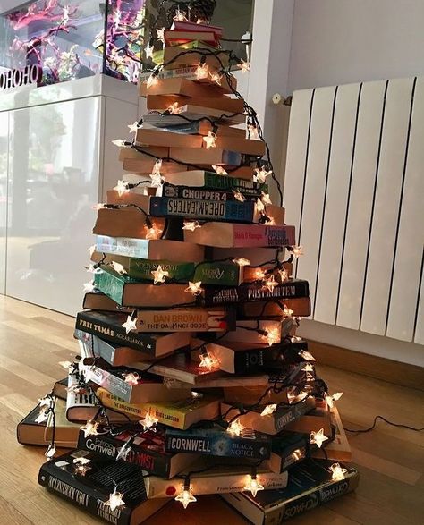 Book Christmas Tree, Book Tree, Library Decor, Christmas Tree Themes, Noel Christmas, Christmas Books, Christmas Tree Toppers, Christmas Deco, Book Decor