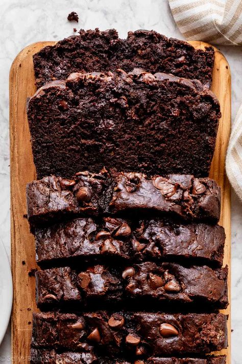 Double Chocolate Banana Bread Double Chocolate Banana Bread Recipe, Banana Bread Moist, Double Chocolate Banana Bread, Banana Bundt Cake, Chocolate Banana Bread Recipe, Peanut Butter Banana Muffins, Chocolate Banana Muffins, Sour Cream Recipes, Sally's Baking