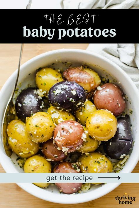 Simple and Delicious Boiled Baby Potatoes. Looking for a incredibly simple side dish for the holidays, or an easy side dish for a weeknight meal? Although these boiled baby (or new) potatoes take very little work and ingredients, they look stunning and will please everyone at the table. #sidedish #potatorecipe #babypotato Boiled Small Potatoes Recipe, Boiled Baby Potato Recipes, Yukon Potato Recipes, Boiled Potatoes Recipe, Small Potatoes Recipe, Boiled Baby Potatoes, Baby Potato Recipes, Potatoe Recipes, Yukon Potatoes