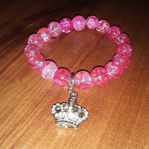 Handmade Beaded Bracelet Darice Crown Charm Beaded Bracelets Charms, Glass Beaded Bracelets Ideas, Glass Bead Bracelet Ideas, Beaded Bracelets With Charms, Baddie Pfp Pink, Pink Bracelets, Crown Bracelet, Girly Bracelets, Crystal Bead Jewelry