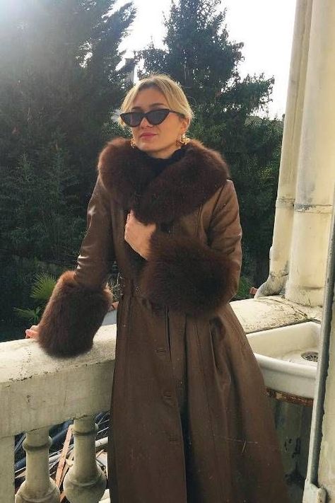 Fluffy Collar Jacket, Saks Potts Coat, Coats Aesthetic, Coat Aesthetic, Style Année 80, Saks Potts, Fur Trim Coat, Looks Pinterest, Fur Collar Coat