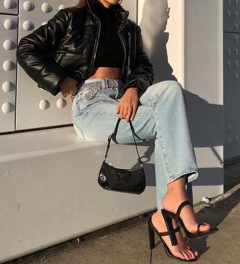 Diamond Belt Outfit, Black Strappy Heels Outfit, Strappy Heels Outfit, Diamond Belt, Belt Outfit, Ropa Hip Hop, Winter Ootd, Everyday Clothes, Black Strappy Heels