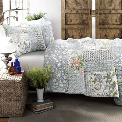 Floral Quilt Bedding, Country Style Bedroom, Farmhouse Style Bedrooms, King Quilt Sets, Cotton Quilt Set, Lush Decor, Floral Quilt, Bedspread Set, Blue Quilts