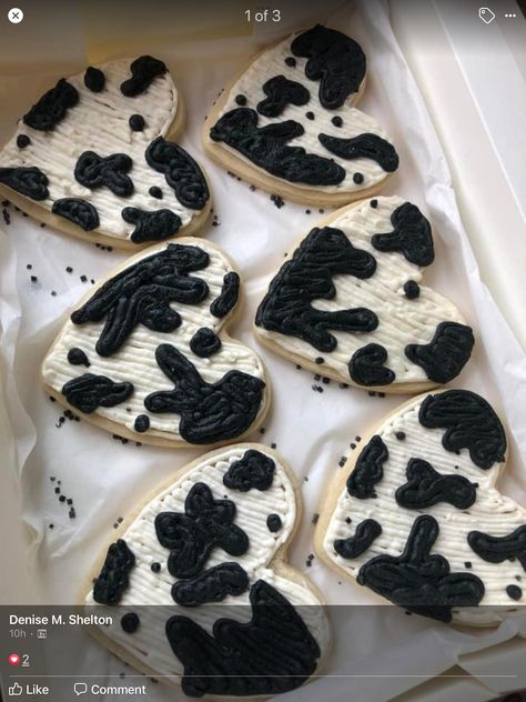 Cow Cookies, Chocolate Chip Cookie Cake, Highland Cows, Cowgirl Party, Cookie Cake, Chocolate Chip Cookie, Highland Cow, Chocolate Chip Cookies, Butter Cream