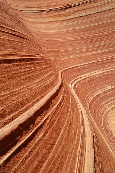 Hiking the Wave Rock Formation in Coyote Buttes North Arizona // localadventurer.com Rock Formations Natural, Vermilion Cliffs, Coyote Buttes, Rock Layers, Rock Texture, Wave Rock, Waves Photos, Rock Textures, Travel Photography Tips