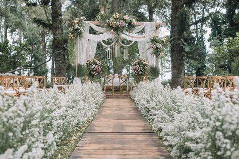 Akad Nikah Decoration, Nikah Decoration, Dekor Akad, Wedding December, Wedding Dining Decor, Wedding Tree Decorations, Outdoor Wedding Decor, Wedding Stage Backdrop, Forest Theme Wedding