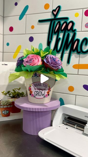 Tegan Maccormack on Instagram: "MOTHER’S DAY CUPCAKE BOUQUET! 💐 
I had so much fun making this! 
@cricut_anz 

#tiggamac #okiedokie #cricut #mothersday #crafty #diygift #caketutorial #cupcaketutorial #cricuttutorial #caketok
#makemumsday" Cupcake Bouquet Diy, Cupcake Bouquet Tutorial, Cupcake Tutorial, Bouquet Tutorial, Cupcake Bouquet, Cricut Tutorials, Cake Tutorial, April 22, Cupcake Toppers