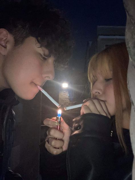 Couple Smokers Aesthetic, Matching Lighters, Ja I Ty, Rauch Fotografie, Couple Pp, Romantic Grunge, Girl Streetwear, Grunge Couple, Teenage Romance