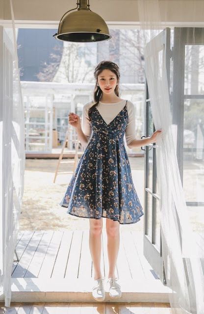 Western Dresses/Frocks Style fashion Frock Style, Casual Frocks, Floral Bustier, Frock Fashion, Pakaian Feminin, Korean Fashion Dress, Korean Girl Fashion, Korean Fashion Trends, Empire Dress