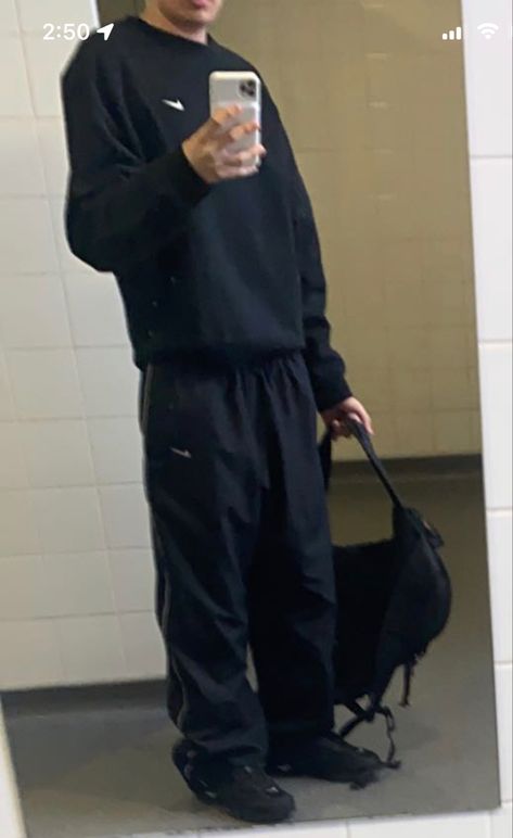 Y2k Track Pants, Supernatural Au, Tracksuit Streetwear, Outfit Snap, Full Black Outfit, Chill Style, Outfit Pieces, Streetwear Inspo, Sweatpants Outfit