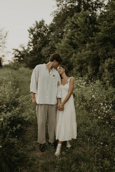 Engagement Photos Tall And Short, Couples Outdoor Poses, Dreamy Couple Photoshoot, Greenery Engagement Pictures, Green House Engagement Photos, Engagement Photo Vibes, Engagement Picture Poses Outdoors, Couples Nature Photoshoot, Dessert Engagement Photos