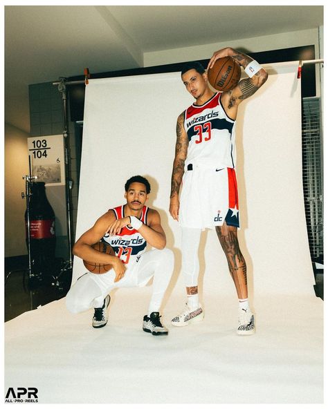 Basketball Pose, Slam Basketball, Basketball Photoshoot, Basketball Pictures Poses, Sports Photoshoot, Jordan Poole, Basketball Shooting, Nba Pictures, Basketball Photography