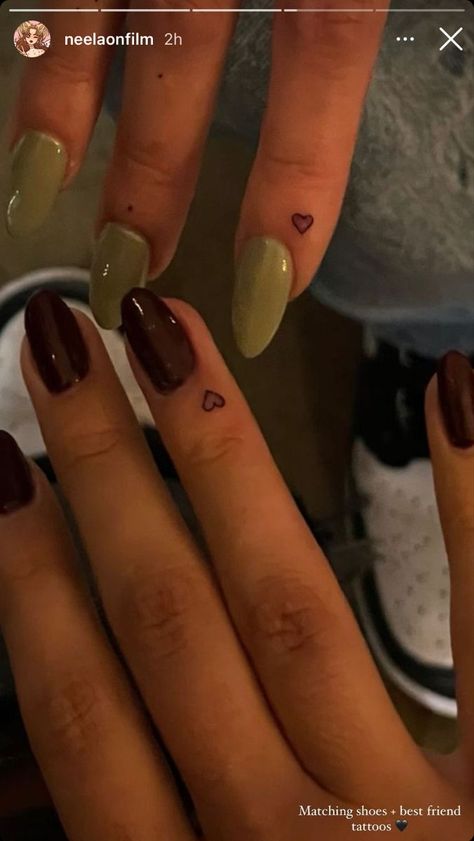 xo² Thumb Tattoos, Tato Minimal, Cute Simple Tattoos, Tato Jari, Finger Tattoo For Women, Small Pretty Tattoos, Petite Tattoos, Парные Тату, Small Hand Tattoos