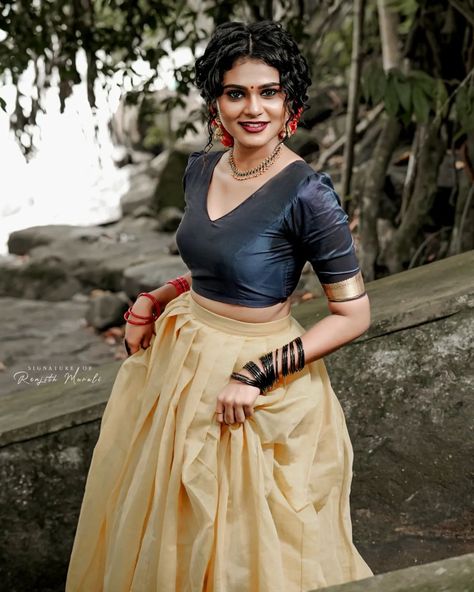 Kerala Skirt And Blouse Designs, Traditional Blouse And Skirt Designs, Onam Skirt And Crop Top Designs, 2023 Onam Outfits, Pattupavada For Women Design, Onam Outfits Blouse Designs, Skirt And Top Onam Special, Pattupavada Neck Designs, Set Pattupavada For Women