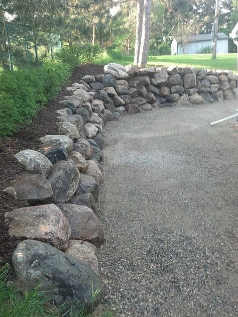 Rock Wall Landscape, Boulder Retaining Wall, Stone Walls Garden, Sloped Backyard Landscaping, Rock Landscaping Ideas, Sloped Backyard, Landscaping With Boulders, Landscaping Retaining Walls, Rock Garden Design