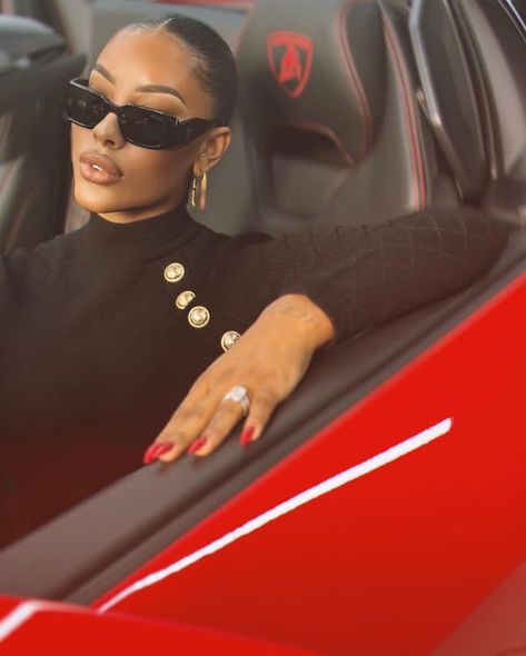 Brown Makeup Ideas, Middle Part Bun, Car Photography Ideas, Sleek Middle Part, Red Nails Aesthetic, All Black Outfit Ideas, Outfit Ideas Red, Elegant Black Women, Black Outfit Ideas