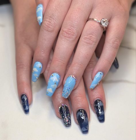 Day And Night Nail Art, Night And Day Nails, Day And Night Nails, Clouds Nails, Cloud Nails, Simple Canvas Paintings, Trendy Nail Design, Coffin Nails Designs, Nails Short