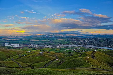 A view of the port city of Lewiston Idaho. This perspective shows the Clearwater river flowing downstream to join the Snake River, where ships from the Pacific arrive to haul grains and other produce to the coast. Idaho Scenery, Winter Shots, Lewiston Idaho, Autumn Images, Purple Mountain Majesty, William Clark, Idaho Travel, River Flowing, North Idaho