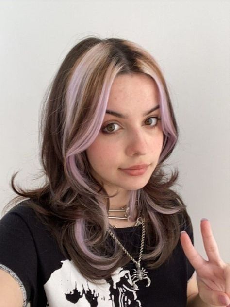 Brown And Pastel Purple Hair, Brown Hair Pastel Highlights, Brown Hair Pastel Pink Highlights, Lilac Purple Hair Highlights, Pastel Highlights In Brown Hair, Pink And Blonde Streaks, Brown Hair With Pastel Highlights, Light Pink Streaks In Black Hair, Light Purple Streaks In Brown Hair