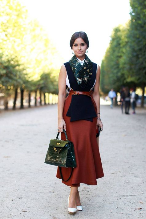 Fashion Week Dresses, 70 Outfits, Miroslava Duma, Mode Costume, How To Wear A Scarf, Retro Mode, Estilo Chic, Looks Street Style, Style Crush