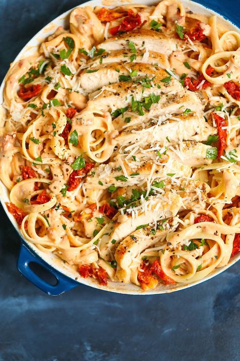 Sun Dried Tomato Alfredo, Tomato Alfredo Sauce, Chicken With Italian Seasoning, Fettuccine Pasta, Alfredo Sauce Recipe, Cajun Chicken Pasta, Fettuccine Alfredo, Alfredo Pasta, Goulash