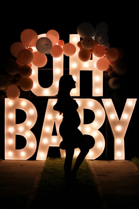 Gender Reveal With Lights, Night Gender Reveal Ideas, Big Gender Reveal Ideas, Gender Reveal Photo Ideas, Disney Gender Reveal, Bump Outfits, Gender Reveal Photo, Gender Reveal Unique, Gender Reveal Photos