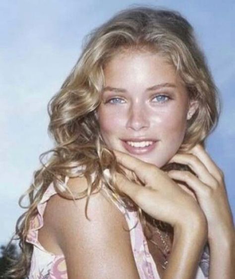 Young Doutzen  #supermodel #beauty Story Aesthetic, Doutzen Kroes, Dream Hair, Mode Inspiration, Pretty Face, العناية بالبشرة, Hair Goals, Hair Looks, Pretty Woman