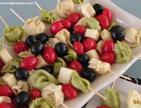 Tortellini tray Dips Appetizers, Tortellini Skewers, Christmas Buffet, Fondue Party, Pasta Bar, Party Food Appetizers, Best Appetizers, Tortellini, Party Snacks