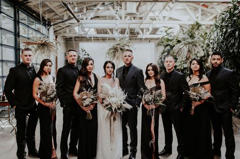 Edgy Boho Bridal Shower Ideas, Boho Wedding Black Bridesmaid Dresses, All Black Wedding Party Attire, Modern Boho Chic Wedding, Bridesmaids Ideas, Black And White Wedding Theme, White Wedding Theme, Black Bridesmaids, Smen