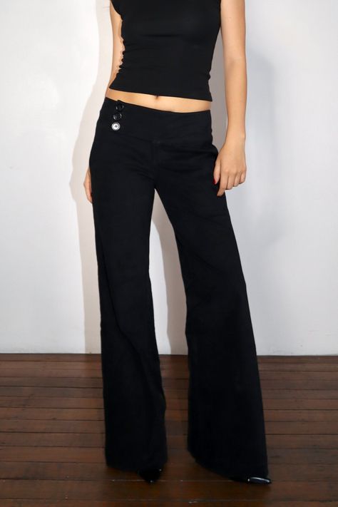 SCG MADE | Evelyn Low-rise Cargo Trousers – SCG_COLLECTIONS Djerf Avenue Trousers, Low Rise Black Trousers, Low Waisted Suit Pants, Low Rise Pinstripe Pants, Low Waisted Trousers Outfit, Low Rise Dress Pants, Low Rise Trousers Outfit, Black Low Waist Jeans, Low Waisted Pants Outfit