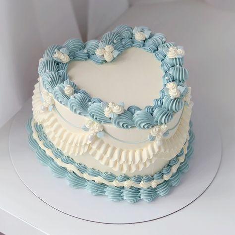 April’s Baker (@aprilsbakerlondon) • Fotos e vídeos do Instagram Blue Coquette Birthday Party, Bridgerton Birthday Cake, 13 Birthday Cake Ideas, Blue Bday Cake, Blue Food Ideas, Blue Heart Cake, Blue Vintage Cake, Bday Cake Ideas, Baby Shower Cake Boy