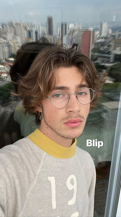 Middle Part With Glasses Men, Men With Curtain Bangs, Mens Flow Hairstyles Middle Part, Messy Middle Part, Gay Haircut Men, Hair Styles With Glasses, Mens Middle Part Hairstyles, Curtain Bangs Men, Men’s Middle Part Flow