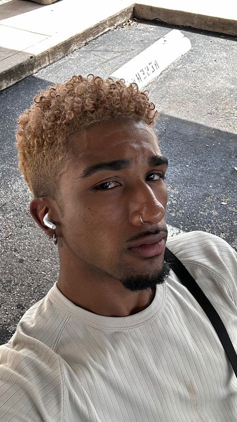 Black Men Hair Colour, Bleached Hair Men, Male Haircuts Curly, Men Blonde Hair, Black Hair Cuts, Dyed Hair Men, Minimalist Tattoo Ideas, Mens Hair Colour, Black Men Haircuts