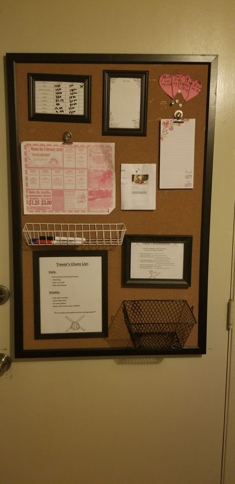 Work Pin Board Ideas, Office Cork Board Ideas Work Spaces, Cork Board Organization Ideas, Pin Board Ideas Room Decor, Painted Cork Board Ideas, Office Cork Board Ideas, Memo Board Ideas, Aesthetic Cork Board Ideas, Cork Board Aesthetic