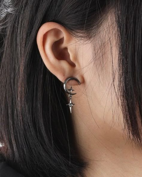 Moon Earrings Aesthetic, Sailor Moon Earrings, Dragon Ear Cuffs, Celestial Style, Moon Accessories, Sailor Moon Fashion, Earrings Casual, Moon Earring, Streetwear Jewelry