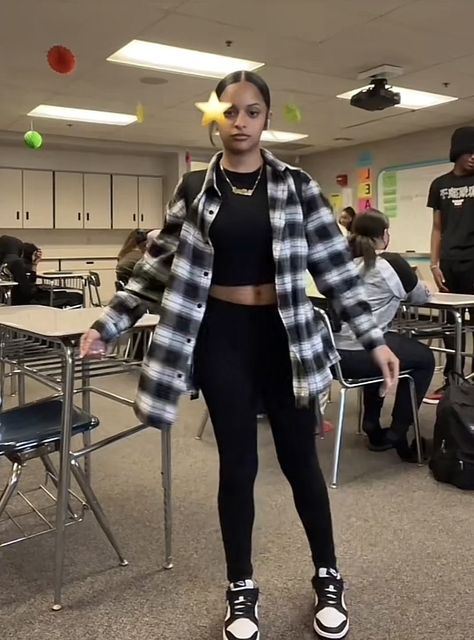 ˚୨୧⋆ @bella2angel Cute Outfits Flannels, Black Shirt Outfit Black Women, Plaid Outfits For Women Flannels, Flannel Outfits Black Women, School Winter Outfits Blackgirl, Black Cardigan Outfit Aesthetic, Black And White Flannel Outfit, Cardigan Outfit Black Women, Dunks Outfits