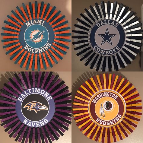 Nfl Crafts To Sell, Nfl Clothespin Wreath, Football Clothespin Wreath, Nfl Crafts, Nfl Wreaths, Steelers Crafts, Clothespin Wreaths, Sports Wreath, Close Pin