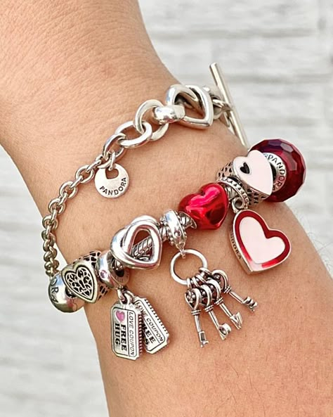 Pandora Heart Charm Bracelet, Pandora Bracelet Ideas Simple, Pulsera Pandora Charms Ideas, Pandora Me Bracelet, Pandora Bracelet Ideas, Disney Pandora Bracelet, Pandora Valentine, Pandora Heart Charm, Pandora Bracelet Charms Ideas