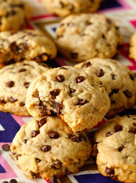 Biscuits santé aux pépites de chocolat (Aucun compromis!) Healthy Chocolate Chip Cookies, Healthy Chocolate Chip, Healthy Chocolate, Healthy Cookies, In Arabic, Mini Chocolate Chips, Biscuit Recipe, Healthy Sweets, Condensed Milk