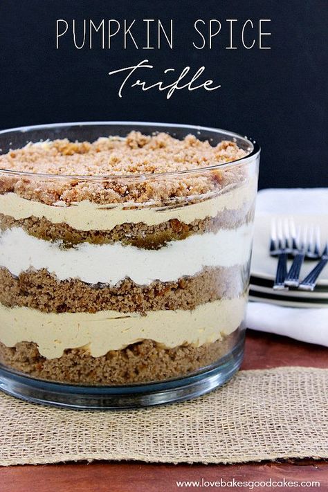 Pumpkin Spice Trifle, Christmas Trifle Recipes, Trifle Bowl Recipes, Christmas Trifle, Trifle Desserts, Creme Dessert, Fall Gathering, Spice Cake Mix, Trifle Recipe