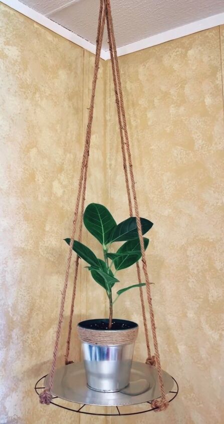 How To Make Plant Hangers Simple, Dollar Tree Plant Stand, Simple Rope Plant Hanger Diy, Creative Plant Stands Rope, Macrame Plant Hanger No Ring, Dig Plant Hangers, Bicycle Wheel Decor, Bicycle Wheel Wreath, Bicycle Wreath