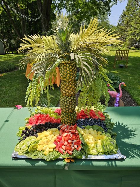 Pineapple Tree with fresh fruit Pineapple Tree Fruit Display, Pineapple Tree, Edible Fruit Arrangements, Party Food Bars, Fruit Buffet, Fruit Table, Fruit Platter Designs, Fruit Decoration, Fruit Designs